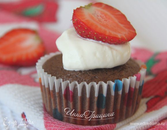 Подавать с густой сметаной и свежей клубникой.
Неземное наслаждение!!!