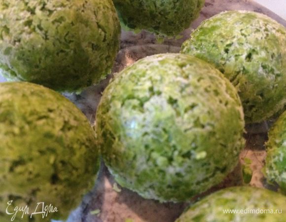 Хранится паста сколько хотите, но думаю долго она не простоит :)