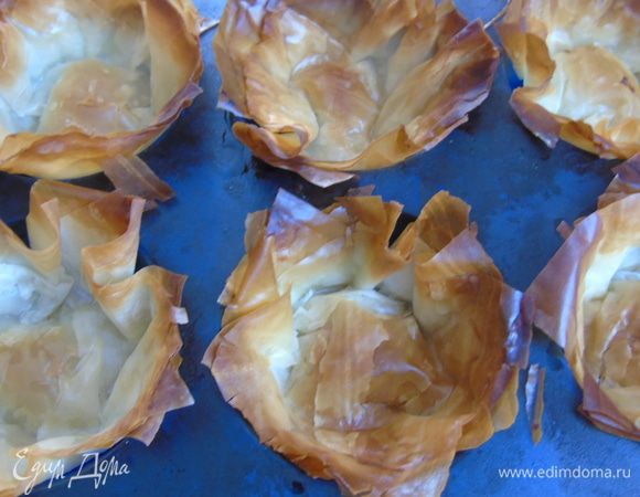 Отправляем в разогретую до 200°C духовку на 5-7 минут, до зарумянивания, ориентируйтесь по своей духовке.