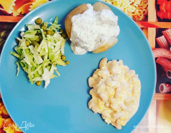 Тушить фасоль на небольшом огне 1,5 часа.
Солить блюдо из фасоли лучше в самом конце. Будьте осторожны, когда солите, потому что плавленый сыр уже соленый.
К этому блюду очень рекомендую запеченный картофель.
Приятного аппетита!