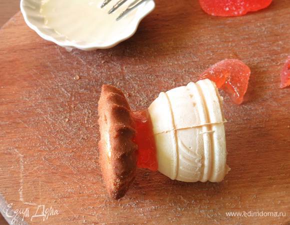 На мармелад — тарталетку.