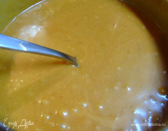 В конце влить теплые сливки, перемешать и снять с огня.