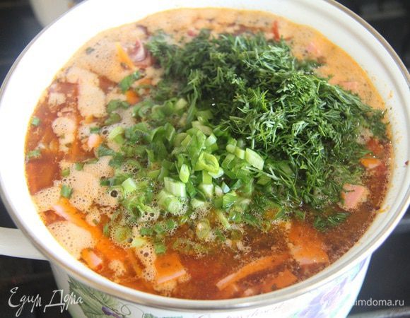 Добавить зелень: укроп, зеленый лук, петрушку по 2 ст. л.