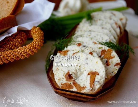 Очень вкусно нежную холодную колбаску с горячей картошечкой или на крайний случай, на хлебушек как перекус.