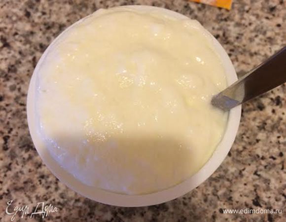 Мацони смешать с содой и дать постоять 2-3 минуты (сода 1 ч.л. без горки).