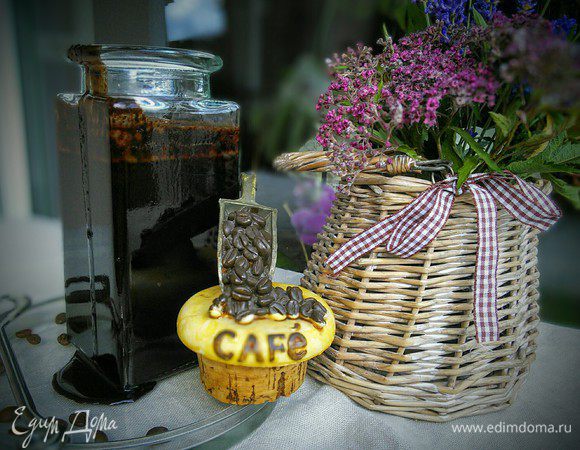 Если сироп загустеет, а он загустеет, то перед употреблением поставьте бутылочку в сосуд с горячей водой. 