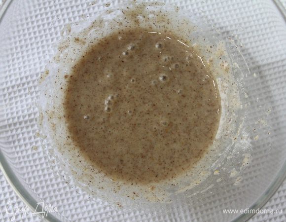 Соединить белки с сухой смесью.