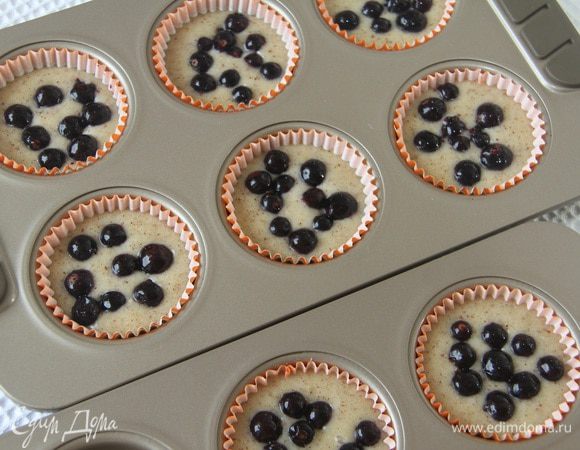 Разложить смородину.