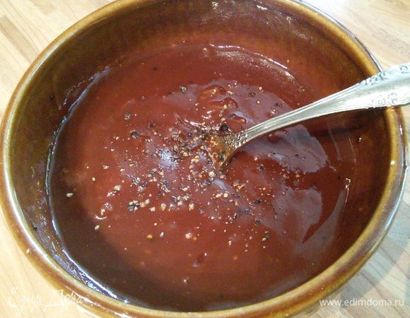 В это время смешать ингредиенты для кисло-сладкого соуса. 