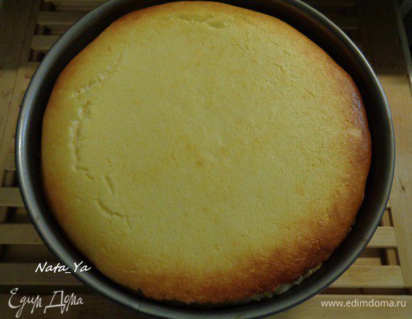 Выпекать пирог в предварительно разогретой духовке до 200°C примерно 30 минут.