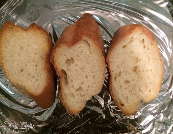 Хлеб немного подпечь в духовке при 200°C 5-8 минут.