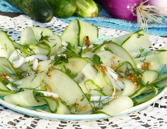 Посыпаем измельченной зеленью. Готово! 
Приятного аппетита!!