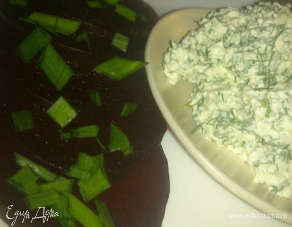 Если кому-то не нравится возиться с пирамидками, то можно выбрать иной способ подачи)) Кроме этого, в творожную массу можно добавить немного горчицы или хрена. 