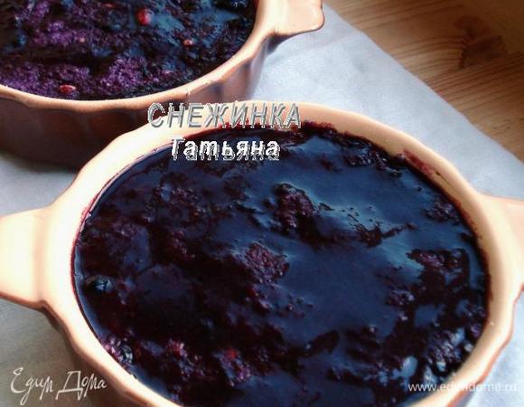 Горячим соусом заливаем паштет. Остужаем. Накрываем пищевой пленкой и убираем в холод, лучше на ночь.