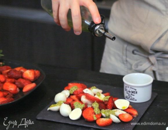 И финальный штрих — оливковое масло.