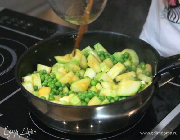 Затем добавить сок одного лимона.