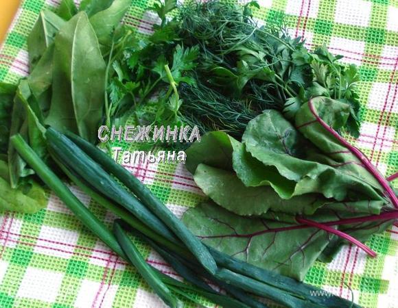 Для начинки моем всю зелень, обмакиваем полотенцем.