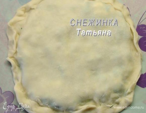 Вторым кругом накрываем сверху. Края хорошо соединяем между собой.