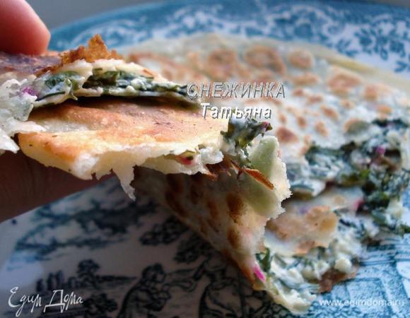 Такие они в разломе, тоненькое тесто и много-много начинки. Приятного аппетита!