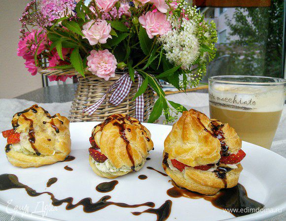 Шоколадный сироп здесь http://www.edimdoma.ru/retsepty/80825-shokoladnyy-sirop