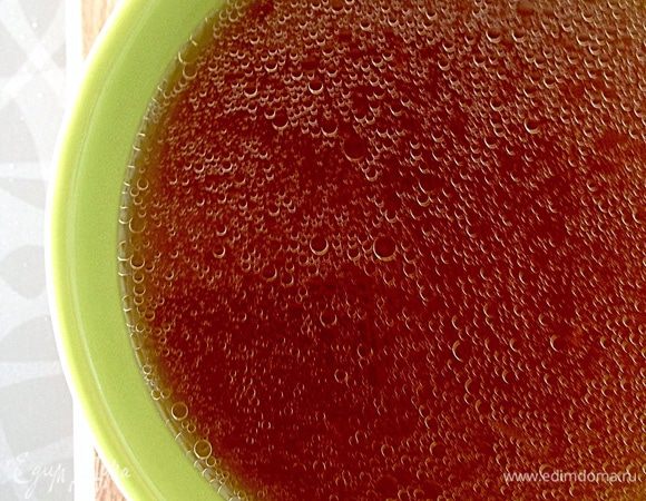 Бульон слить! Его очень много получается, но по необходимости можно будет добавить.