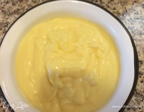 Готовый крем перелить в миску, накрыть пленкой и дат остыть.