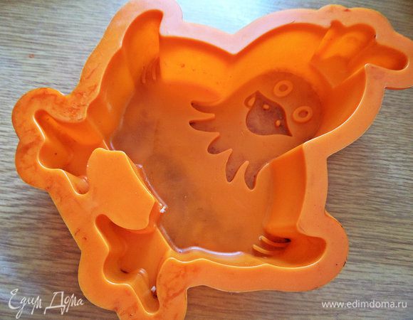 Берем силиконовую формочку.