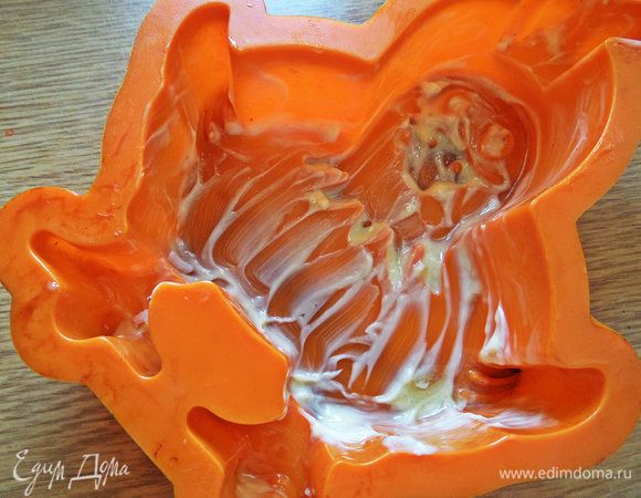 Смазываем мягким маслом.