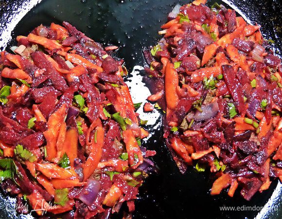 Закрыть и утрамбовать овощами.