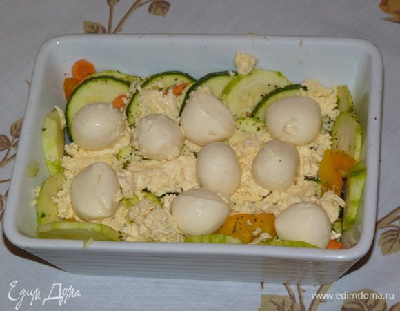 А из остатков овощей я сделала мини-рататуй со сливками и моцареллой.