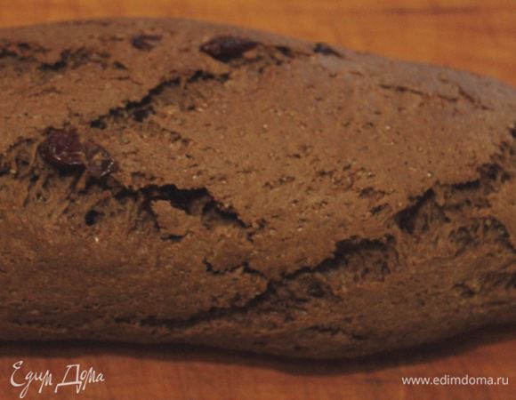 Затем достать батончики, остудить в течении 10 минут, нарезать кусочками по диагонали толщиной 3 см и выпекать еще 10-15 минут до готовности.
