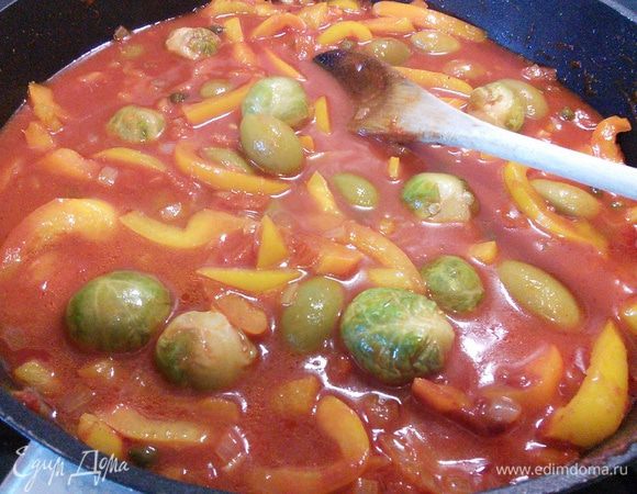 Рыба может быть любая. Помыть, очистить, посолить и поперчить. 