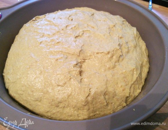 Сформировать буханку, выложить в форму (у меня силиконовая 20 см в диаметре), оставить на час на отдых, присыпав мукой и накрыв пленкой.