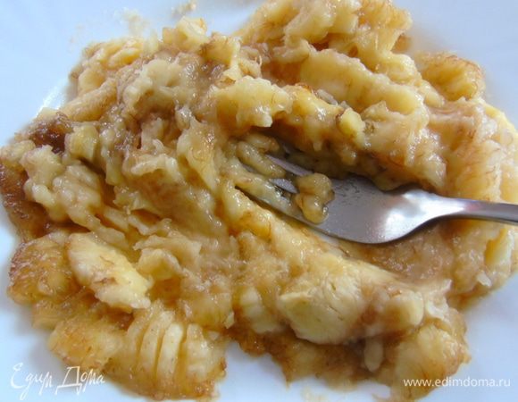 Бананы разомните вилкой в пюре.