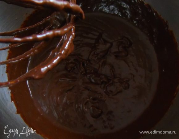 В комбайне или блендере взбиваем все ингредиенты, кроме соды, кроме соды.