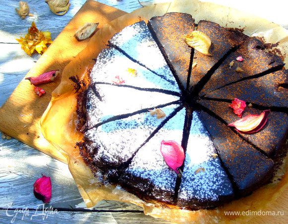 Достаем вместе с пергаментом. Остужаем. Нарезаем и наслаждаемся. При желании можете присыпать какао или сахарной пудрой. Приятного аппетита!!!