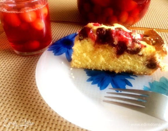 При подаче можно присыпать сахарной пудрой или подать со взбитыми сливками, по желанию.
Нам было вкусно и просто так с холодным компотом.
