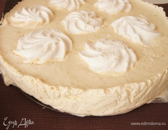 Убрать в морозильную камеру на 8-10 часов. Он должен полностью застыть.