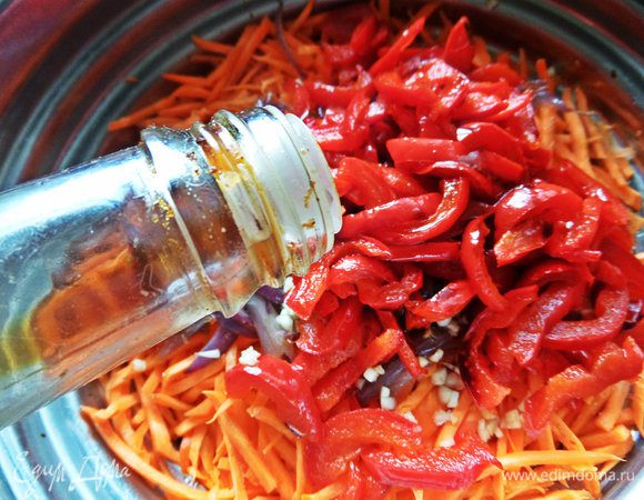 Добавить соевый соус.