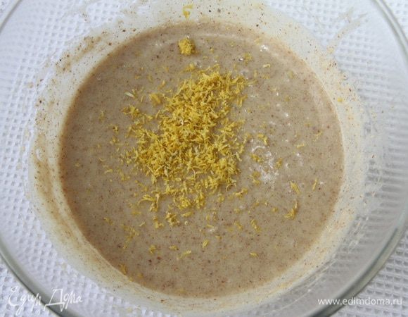 Добавить цедру лимона.