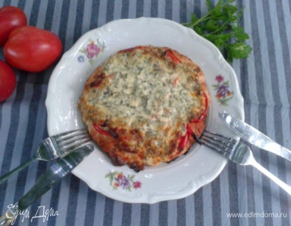 Выложить сверху на овощи. Запекать котлету еще 10 минут.
Подавать со свежими овощами и зеленью.