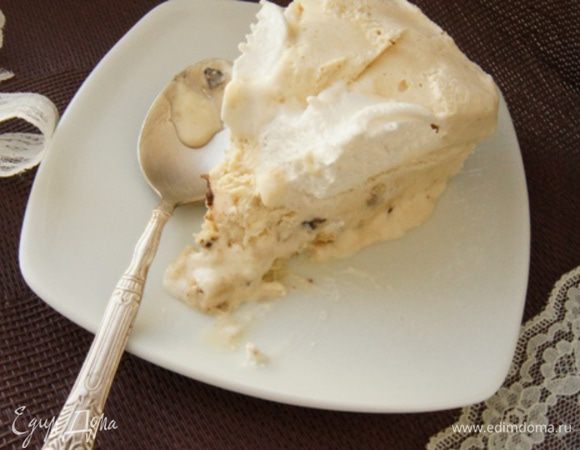 Нарезать торт на кусочки и насладиться в жаркий денек этим чудесным десертом.