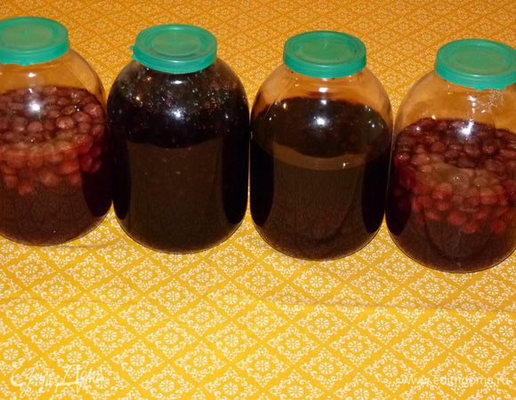 Накрыть крышкой и спрятать в укромное место до сентября- октября... По возможности встряхивать первую неделю, но это не обязательно.