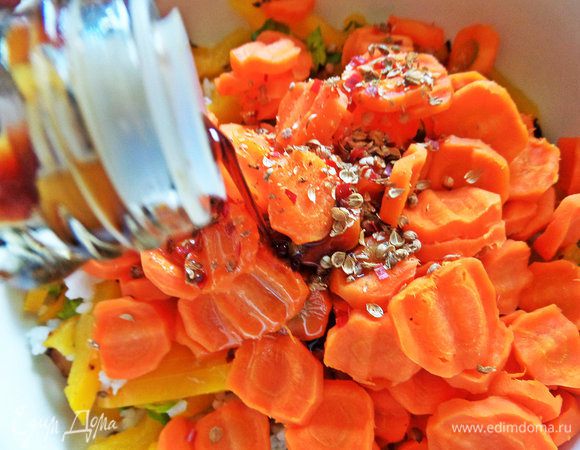 Влить соевый соус.