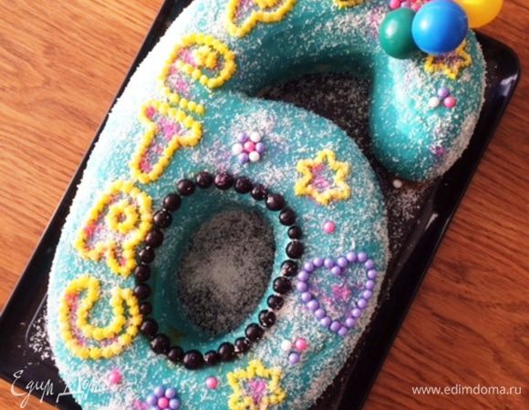 Украшаем по своему желанию и фантазии.
Именинник очень любит все яркое, поэтому такой торт получился для маленького Пети.
