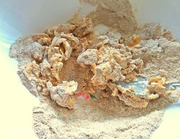 Растираем вначале ложкой.