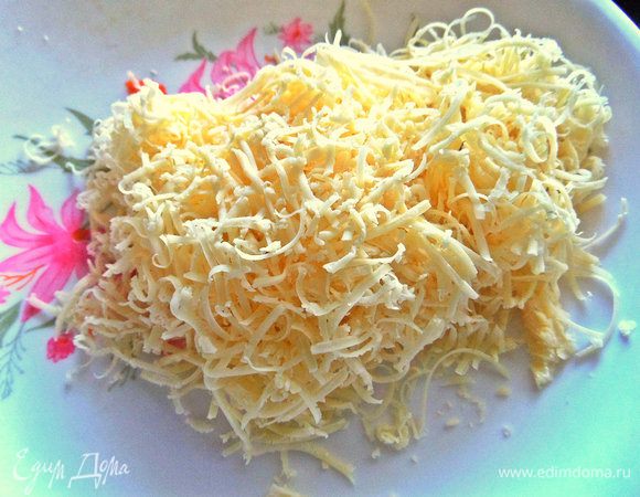 Для начинки натереть сыр.