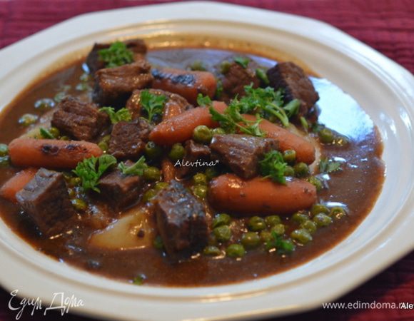 Посолить и поперчить, убрать лавровый лист, можно подавать к столу. Приятного аппетита!