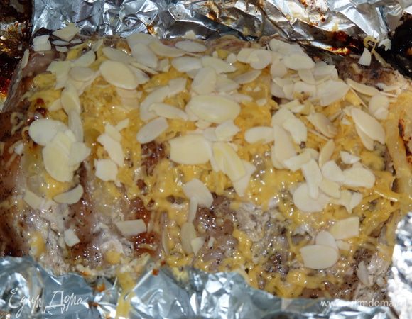 С миндальными лепестками.