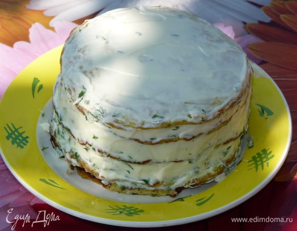 Бока и верхушку промазать майонезом. Готовый «тортик»  охладить минут 15 — 20 в холодильнике. 